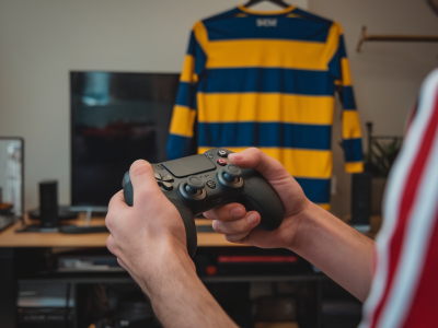 Comment configurer un profil de manette scuf pour dominer les duels aériens sur fifa 24